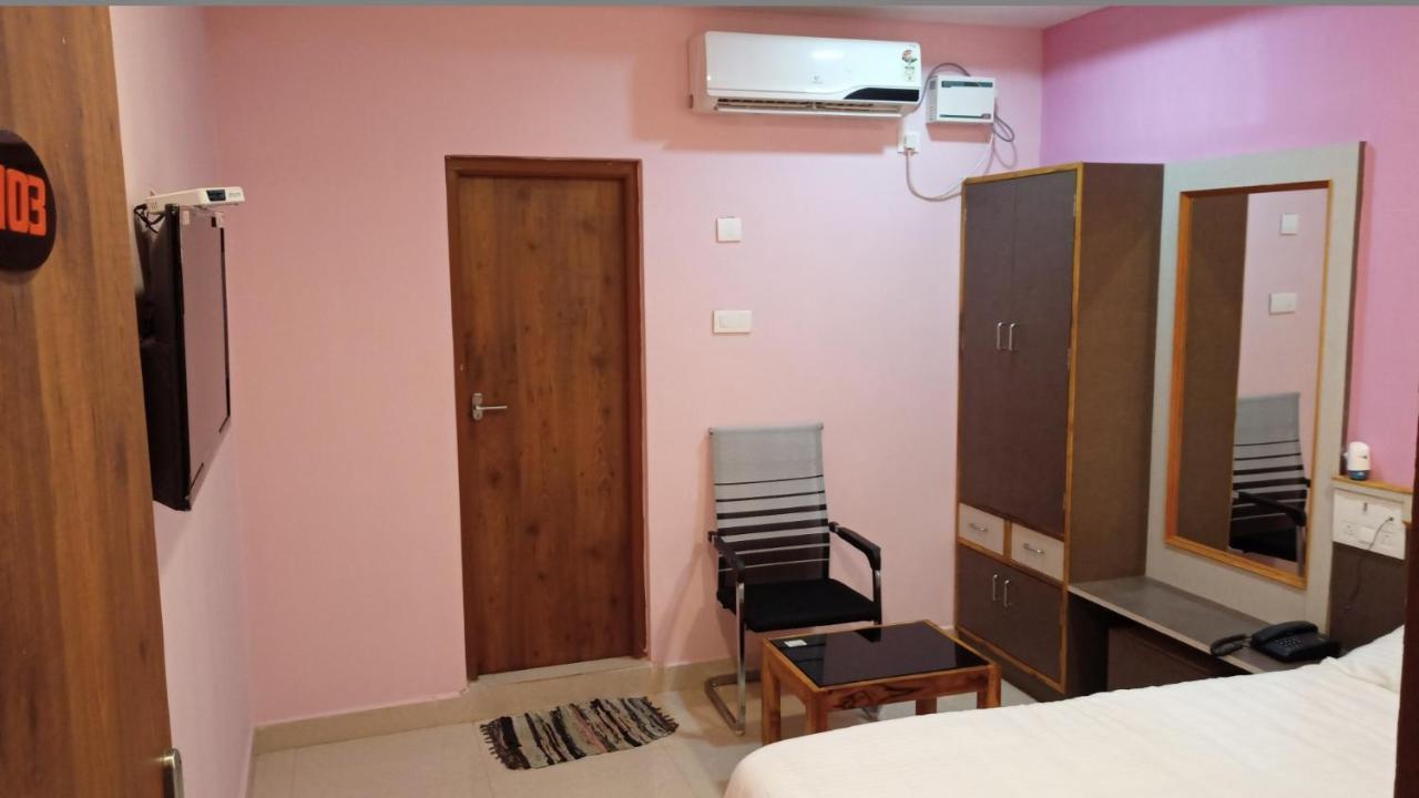 Aarthi Residency Hotel Kāraikkudi Exterior foto
