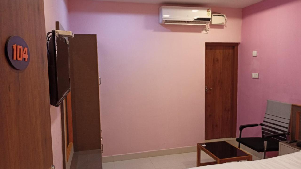 Aarthi Residency Hotel Kāraikkudi Exterior foto