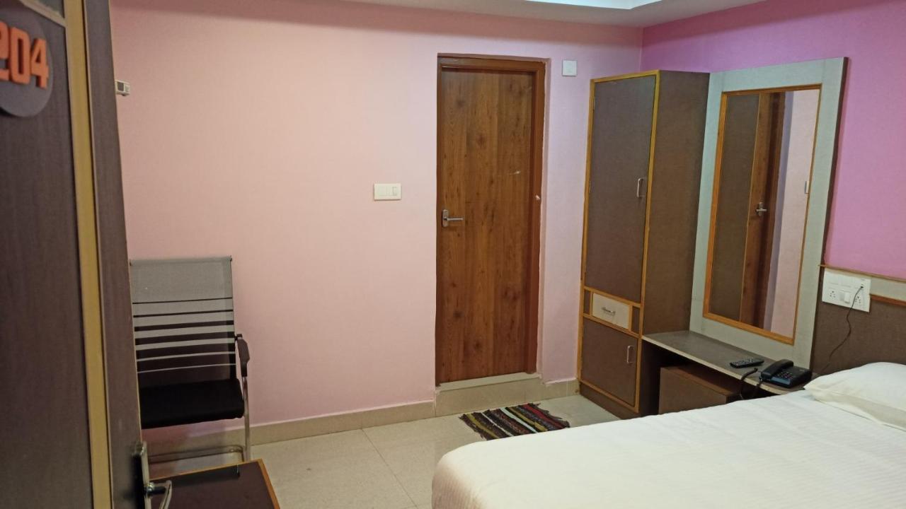 Aarthi Residency Hotel Kāraikkudi Exterior foto