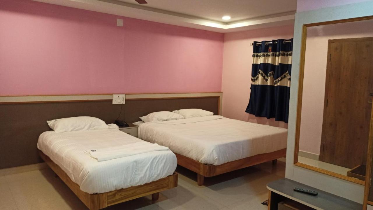 Aarthi Residency Hotel Kāraikkudi Exterior foto
